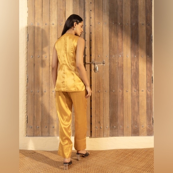 Jennifer Moore Pants - Jennifer Moore Petites Silk Coord Pantsuit Set in Golden Girl 100% Silk